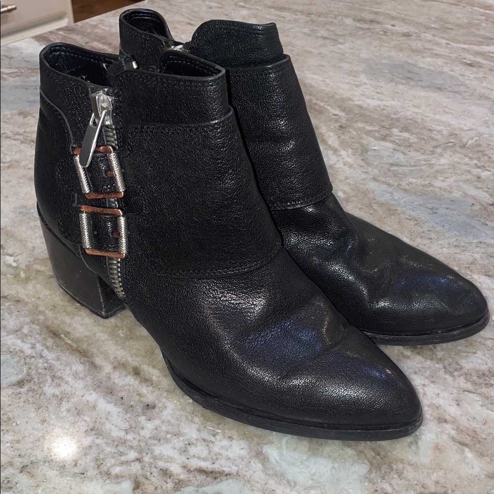Alvin Klein Jeans Neveah black booties with buckles